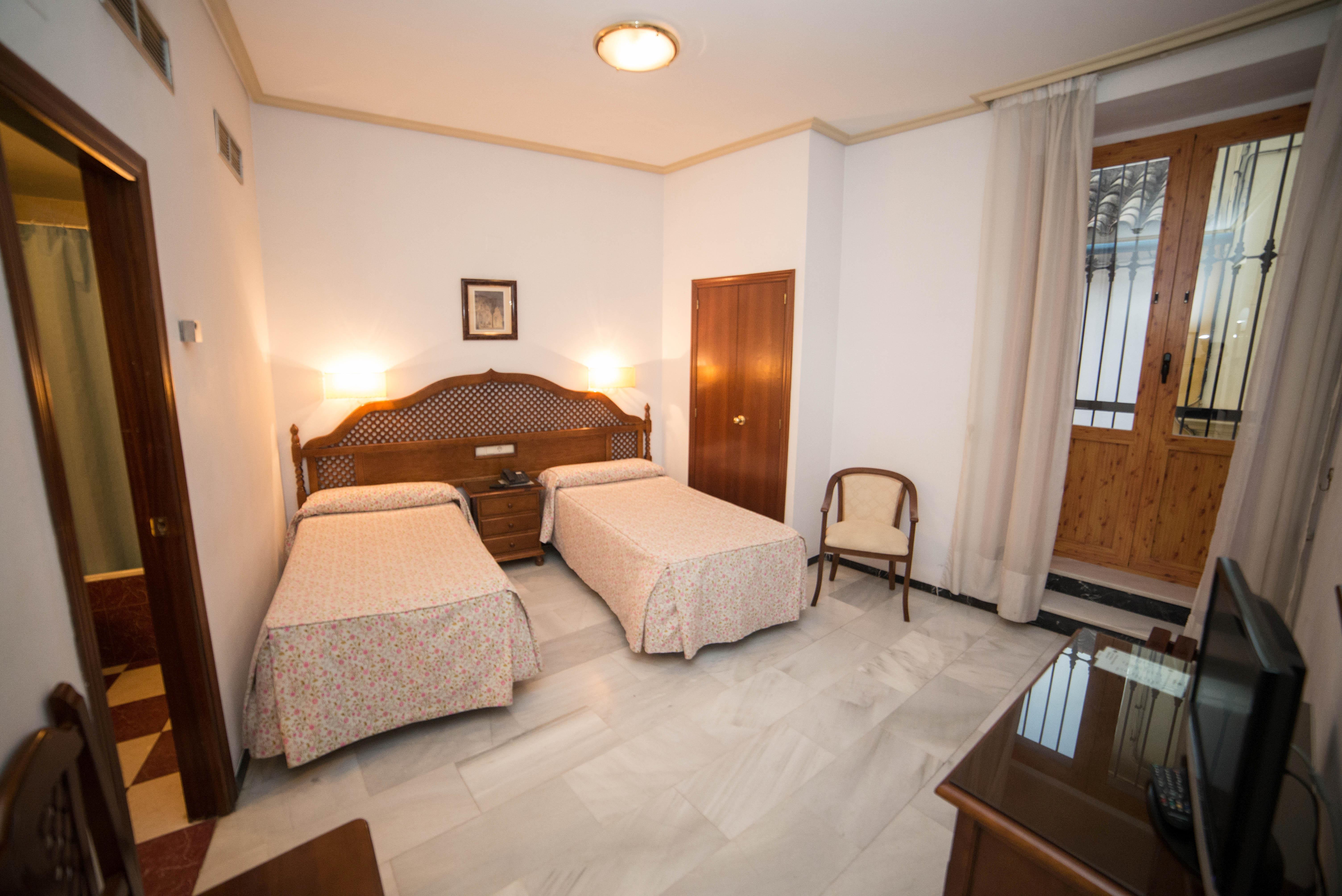 Hotel Los Omeyas Кордоба Екстериор снимка