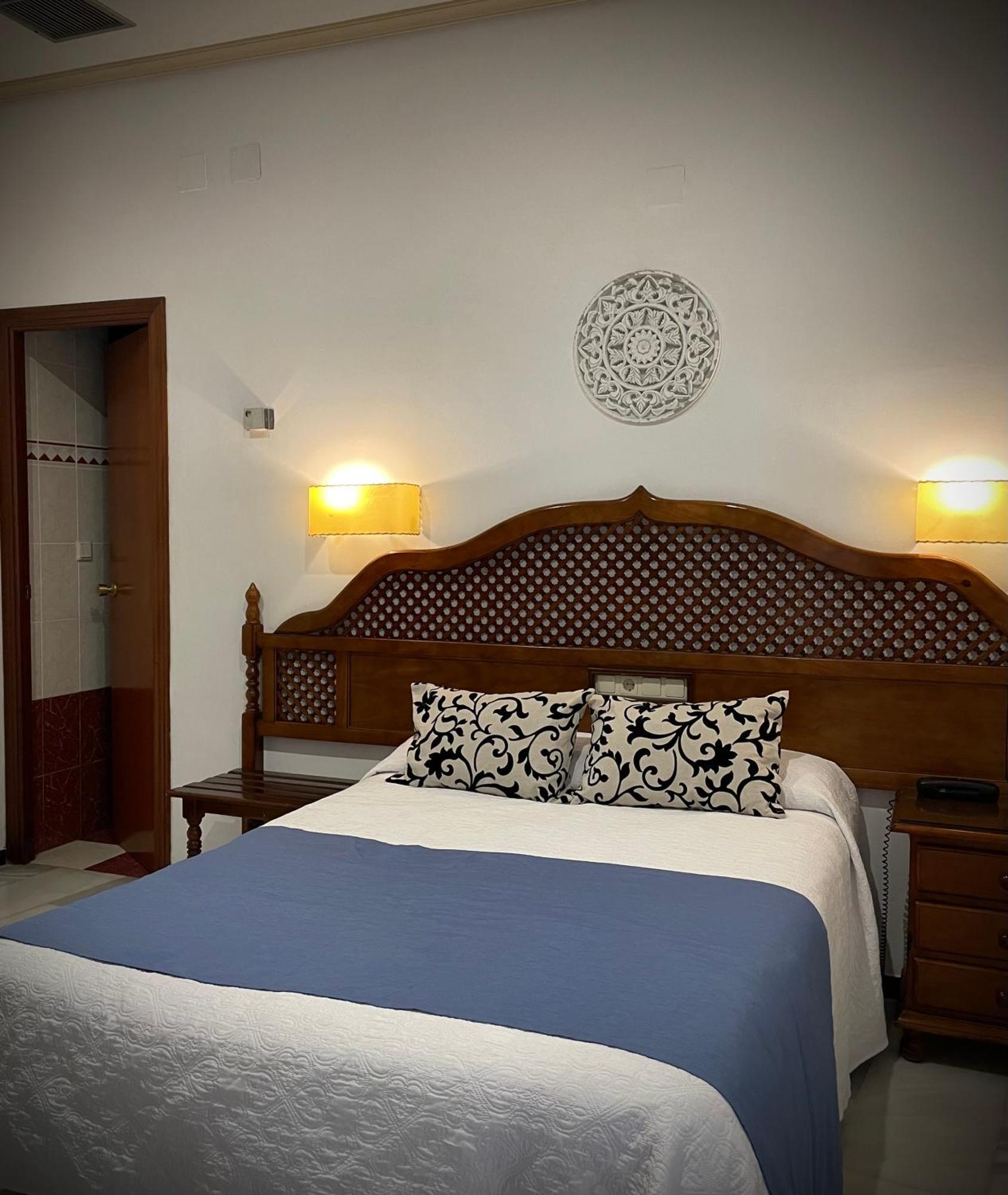 Hotel Los Omeyas Кордоба Екстериор снимка